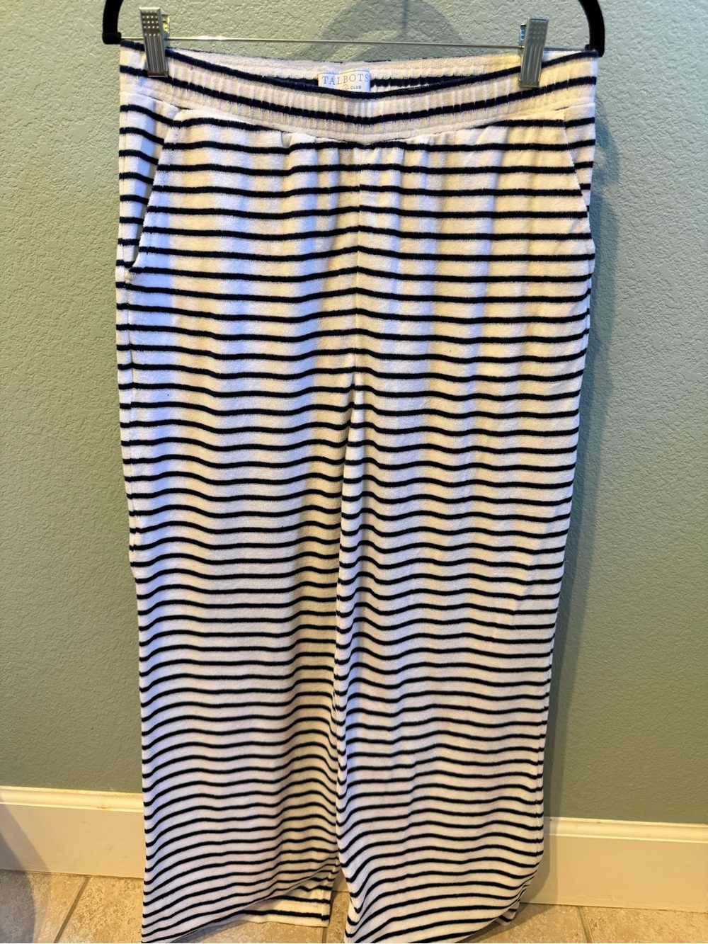 NWT women’s Talbots aqua club navy and White terry towel pants size medium